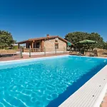 Pet-friendly Con Piscina Y Patio Privado