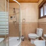 Chalet Pet-friendly Con Piscina Y Patio Privado