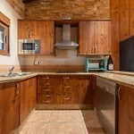 Pet-friendly Con Piscina Y Patio Privado Chalet *