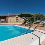 Pet-friendly Con Piscina Y Patio Privado Chalet