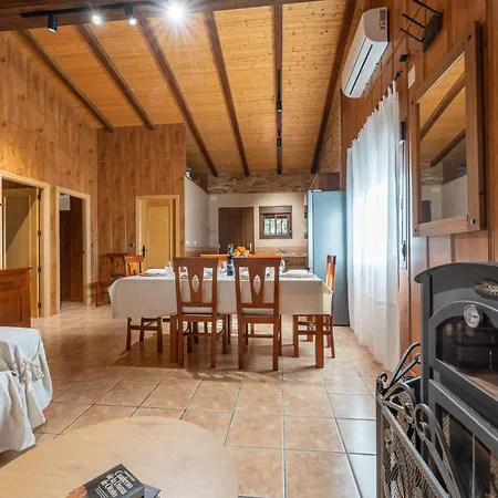 Pet-friendly Con Piscina Y Patio Privado