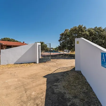 Pet-friendly Con Piscina Y Patio Privado *